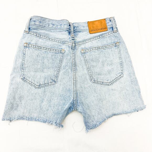 Denim Forum The Yoko Mid Thigh Short Button Fly Light Wash Denim Jeans Size 25 - Picture 2 of 6